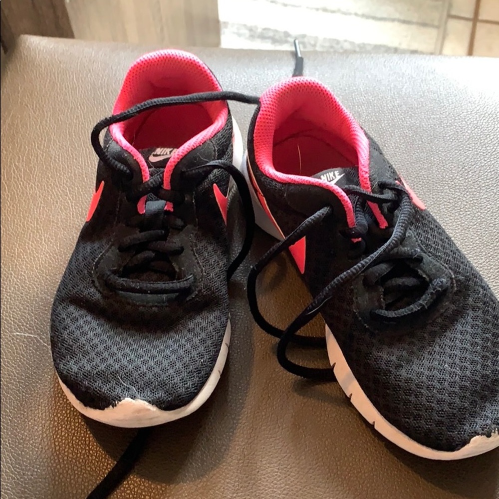 Nike Black/Pink Girls Size 1 Sneakers